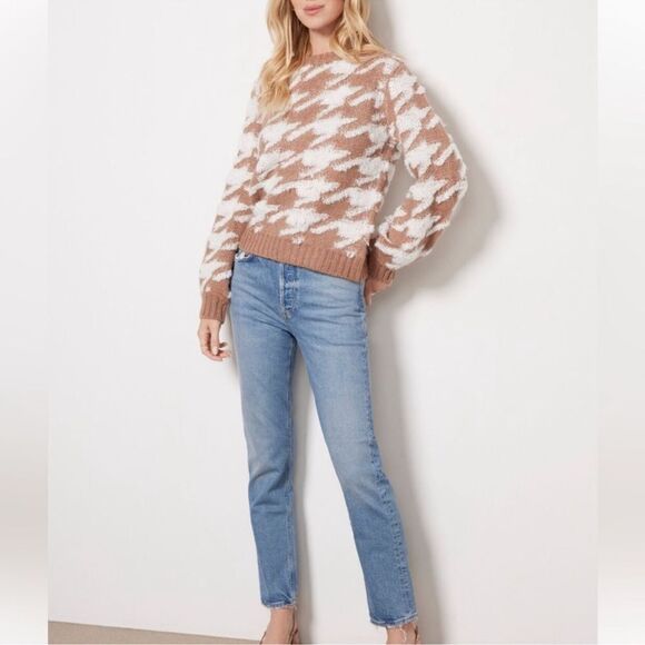 Line & Dot Houndstooth Pullover
Sweater(Size Medium) - Picture 3 of 7